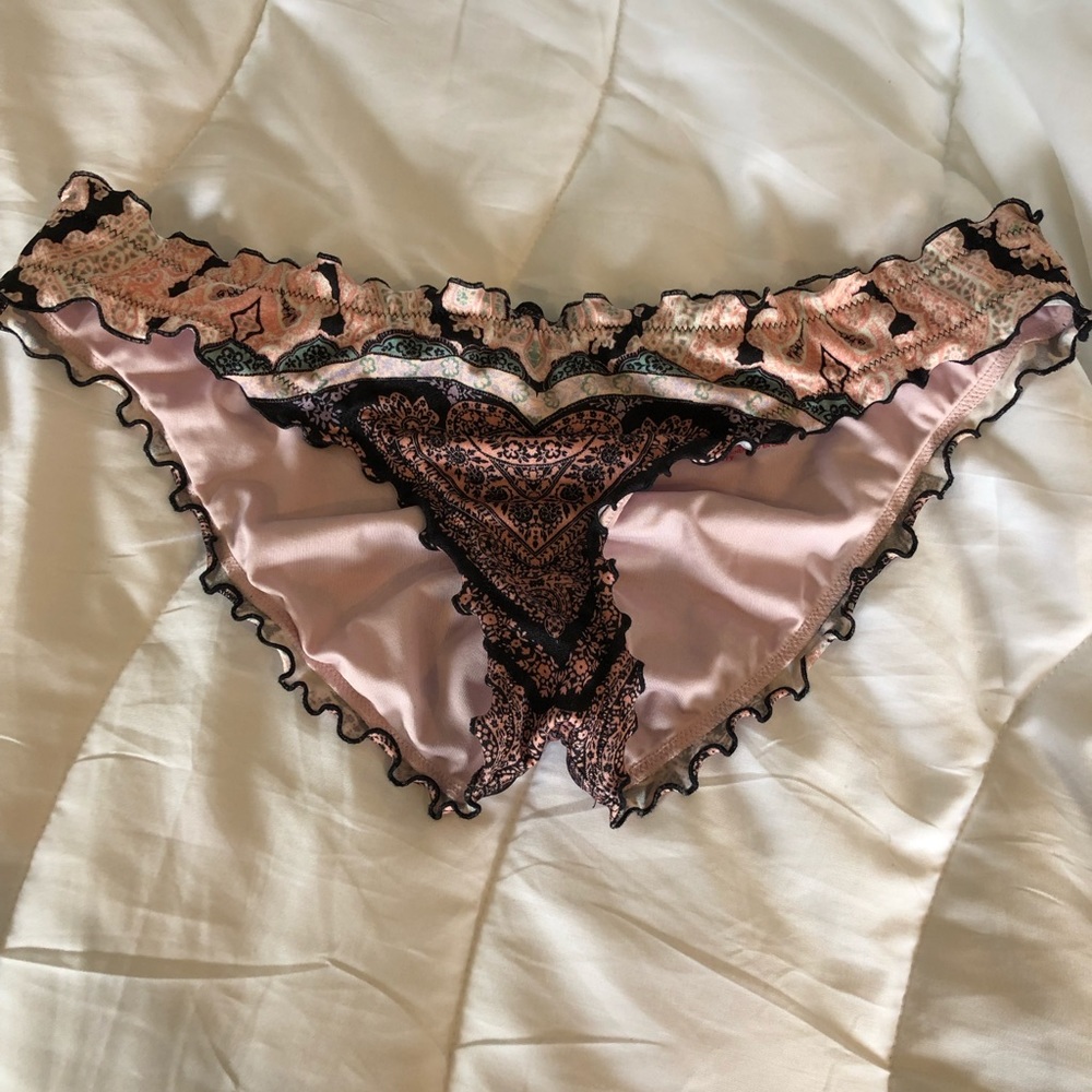 Victoria’s Secret Ruffle Cheeky Bottom